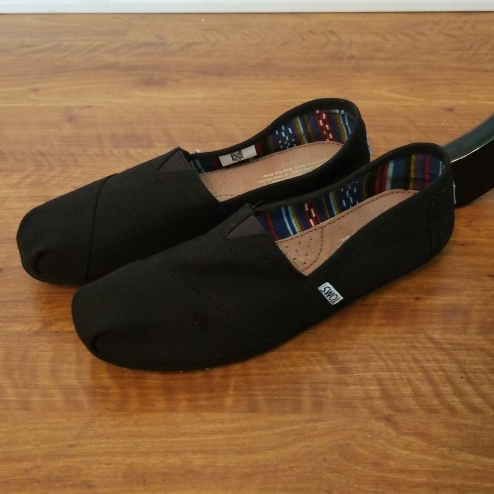 TOMS Shoes Black on Black (Size 7.5)